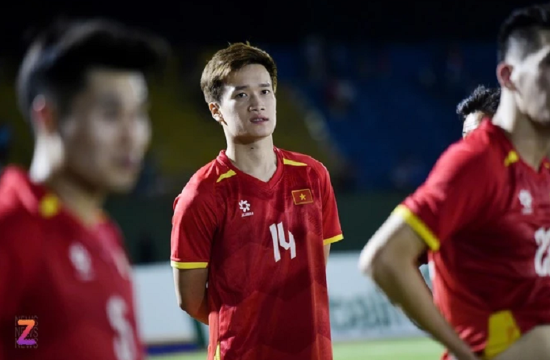 Tiến Linh gửi gắm Hoàng Đức trước màn so tài với Manchester United